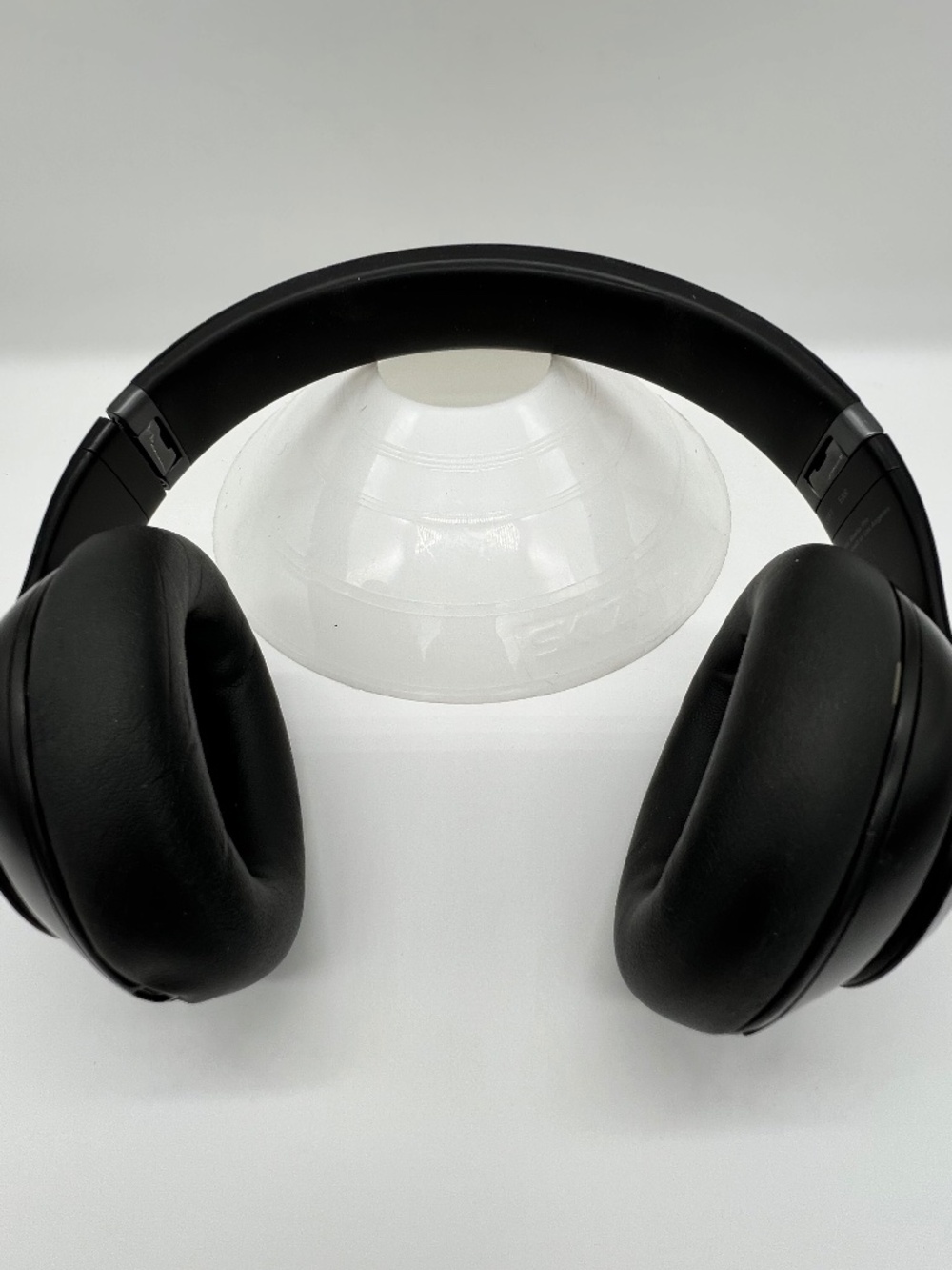 Beats by Dre Studio Pro - Picture 3 of 11